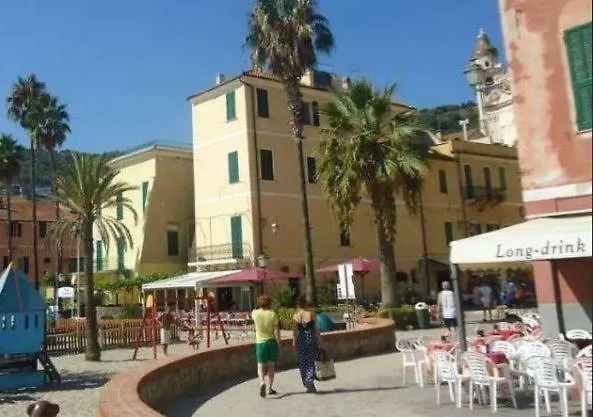 Affittacamere Montecarlo Laigueglia 0*,